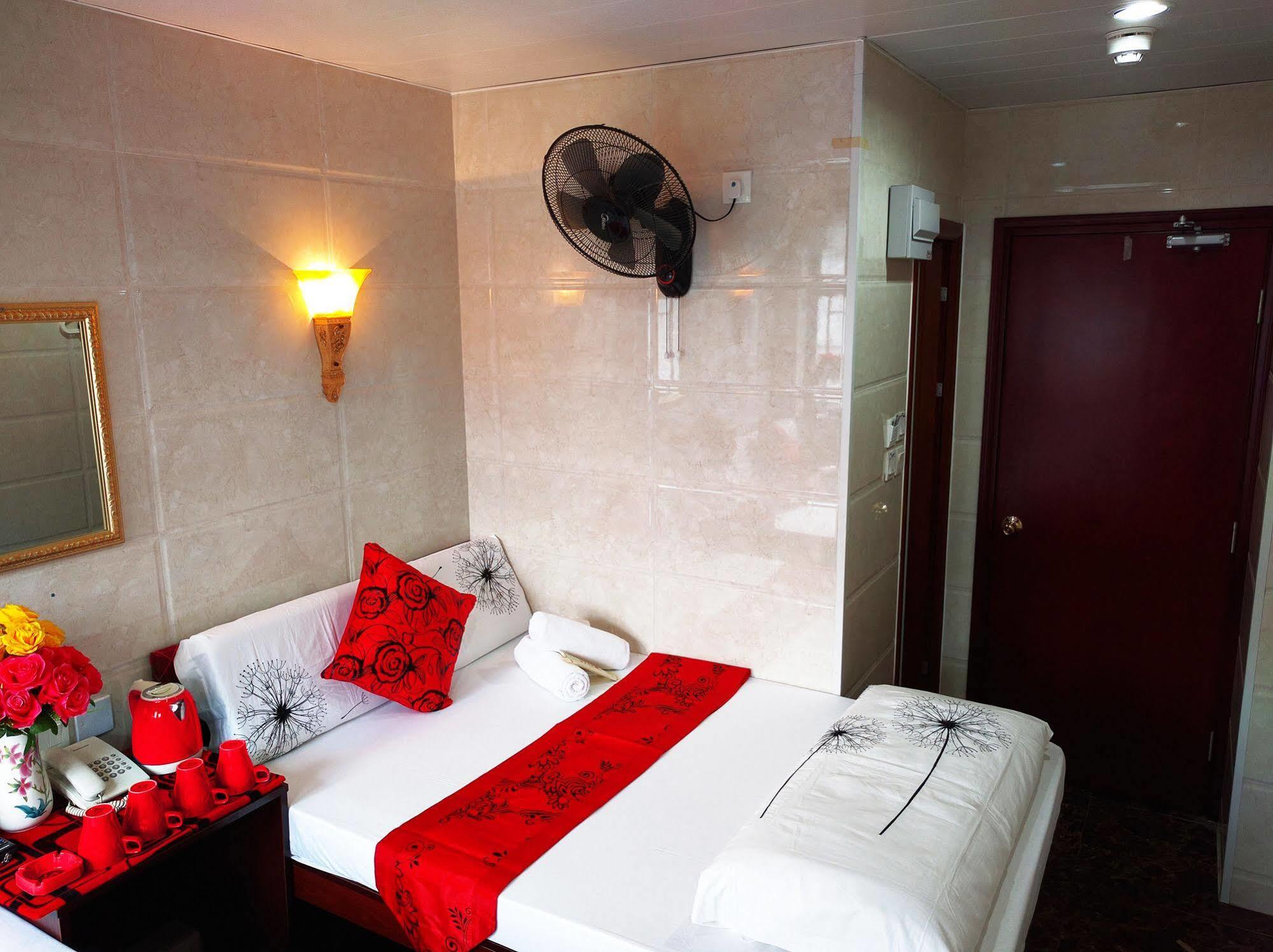 Day And Night Hostel Block D 10Th Floor Hongkong Buitenkant foto